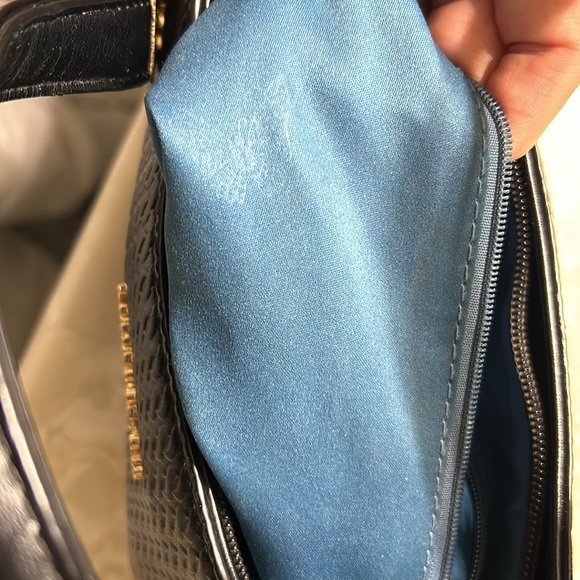 M X JaoLan | Black Purse textured surface - Picture 4 of 10